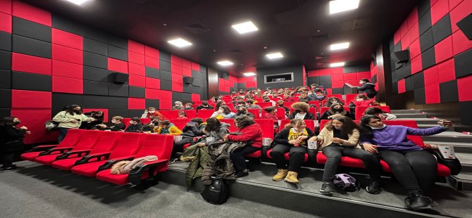 AGM Sinema Salonu Kapılarını Kesişme: İyi ki Varsın Eren İle Açtı