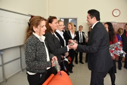 Acar'dan Karanfilli Kutlama... 