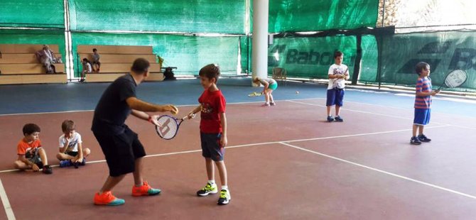 Haydi Çocuklar Kültürpark’ta Tenis Oynamaya