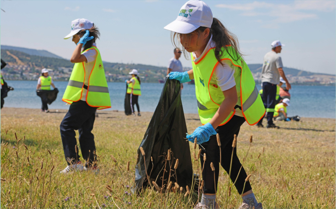 Aliağa’da Öğrencilerden Anlamlı Çevre Günü Etkinliği