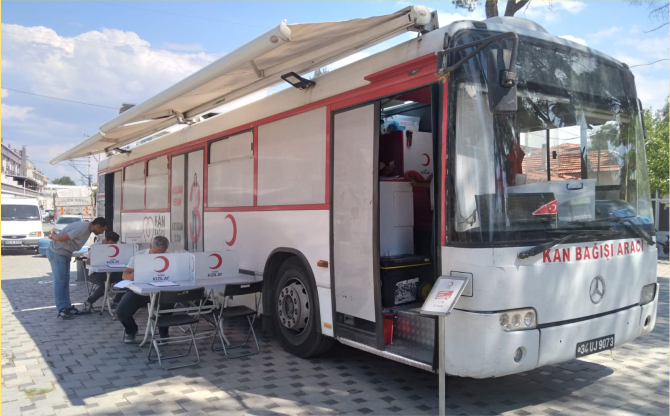 Foça Bağarası’nda Kızılay’a 43 Ünite Kan Bağışı