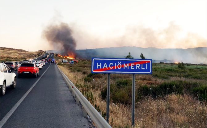 Aliağa'daki otluk alandaki yangını kontrol altına alındı