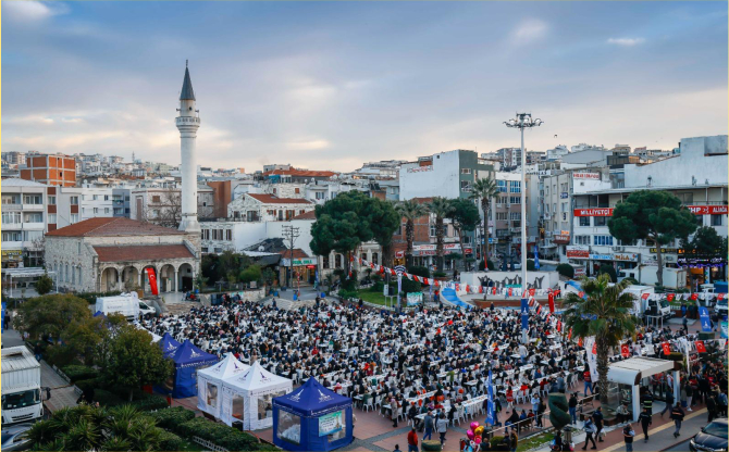 Aliağa Demokrasi Meydanı yenilenecek