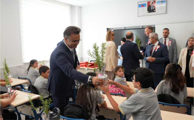 İzmir’de Yeni Eğitim-Öğretim Yılının İlk Ders Zili Çaldı