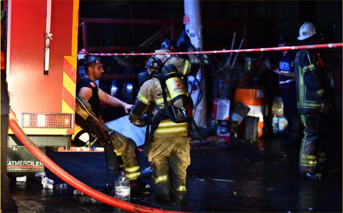 İzmir İtfaiyesi 8 ayda 11 bin 564 yangına müdahale etti