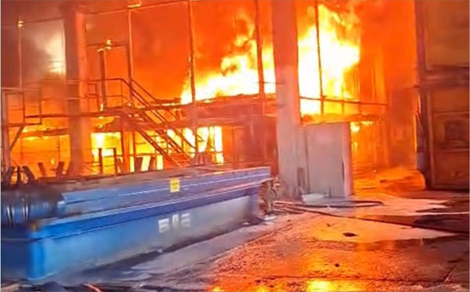 İzmir İtfaiyesi, ALOSBİ’deki fabrika yangınına müdahale etti