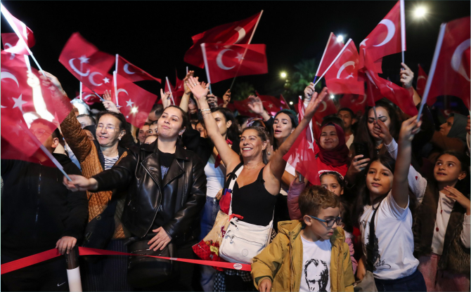 Binlerce Aliağalı Cumhuriyet Kortejinde Buluştu