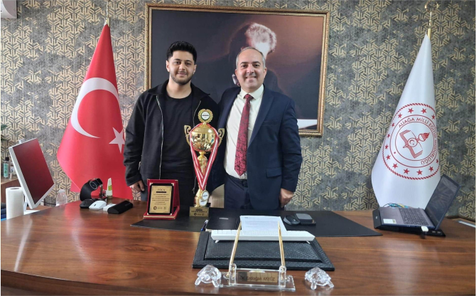 Foça'da Derece Alan Öğrencilerden Akyüz'e Ziyaret