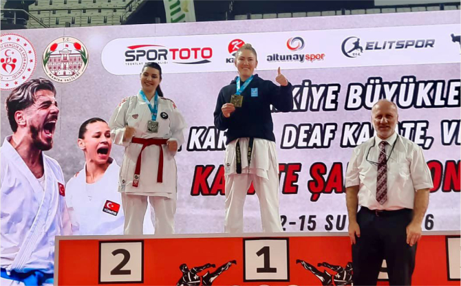 Aliağa Belediyesi Karate Antrenörü Nezahat Ayhan Türkiye Şampiyonu Oldu