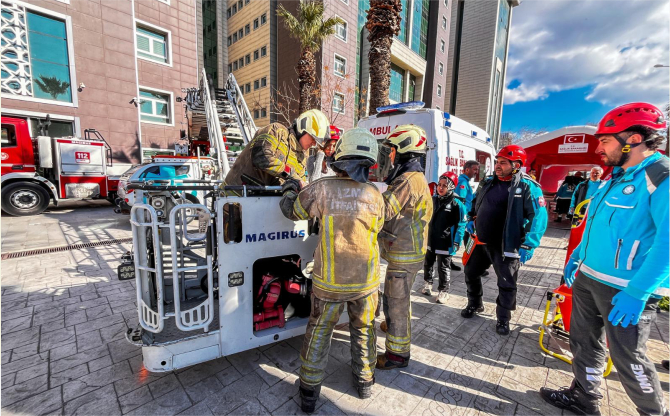 İzmir Adliyesi’nde nefes kesen bomba tatbikatı