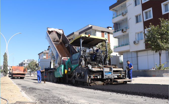 Aliağa ve Seferihisar’da yollar yenileniyor