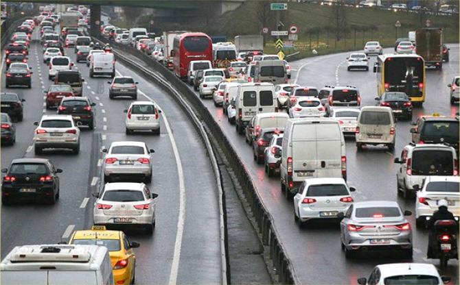 İzmir’de Trafiğe Kayıtlı Araç Sayısı 2 Milyonu Aştı