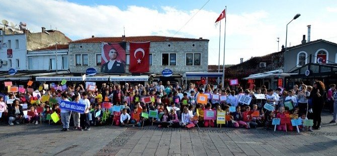 Foça’da Minikler ’Sağlık’ İçin Yürüdü