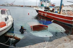 Foça'da Teknelere Saldırı