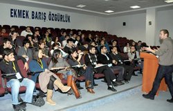 Gençler Geleceği Tartıştı 