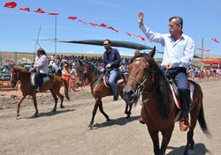 Rahvan Atlar Yarıştı 