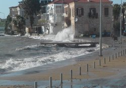 Foça'da Fırtına Tekneleri batıracaktı