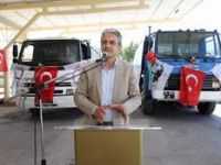2 çöp kamyonu Dikili’ye hibe
