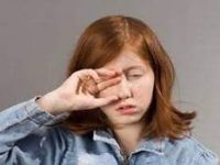 Gözlerinizi ovuştururken... 