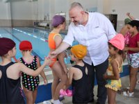 Menemen’de ücretsiz yüzme kursu kayıtları başladı